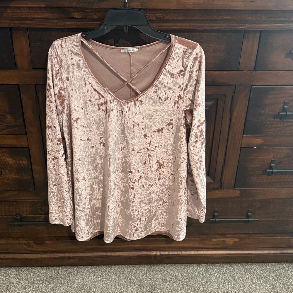 Jodifil crushed Velvet Long Sleeve Top in Blush Pink